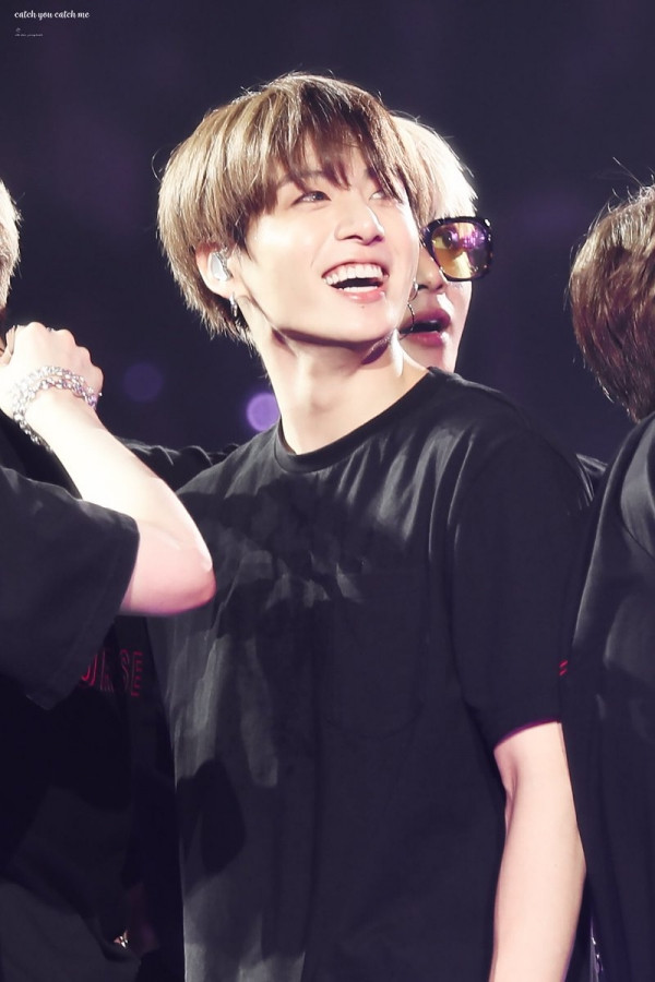 Có lẽ nào Jungkook đã chán làm “chàng trai răng thỏ” mà quyết định niềng răng? ảnh 3