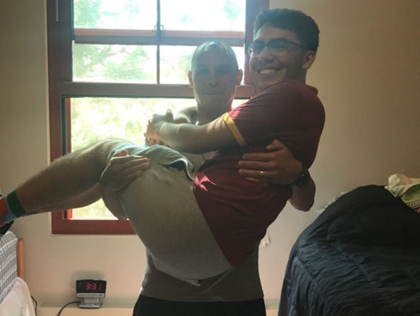 Đây là bác Louis Sr. và cậu con trai Louis Jr., 18 tuổi.