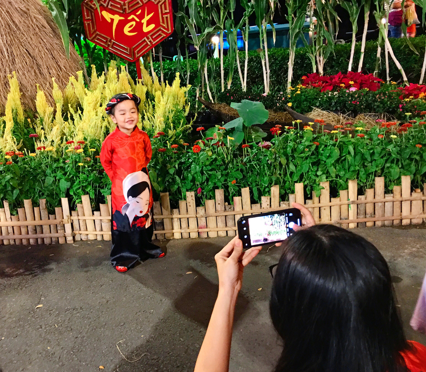 Tết Sài Gòn không thể thiếu áo dài