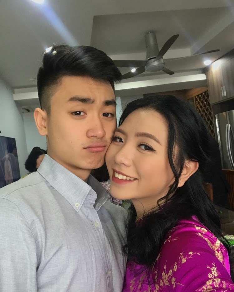 Cả 2 đã bên nhau được hơn 2 năm với sự ủng hộ nhiệt tình của 2 bên gia đình.