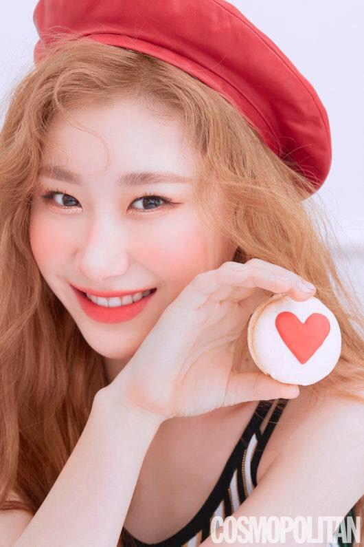 Chaeryeong "giật spotlight" của các chị em vì quá xinh đẹp. Chaeryeong "giật spotlight" của các chị em vì quá xinh đẹp.