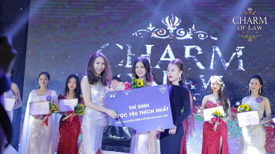 Danh hiệu Thí sinh được yêu thích nhất gọi tên cô nàng xinh đẹp Đào Hoàng Anh.