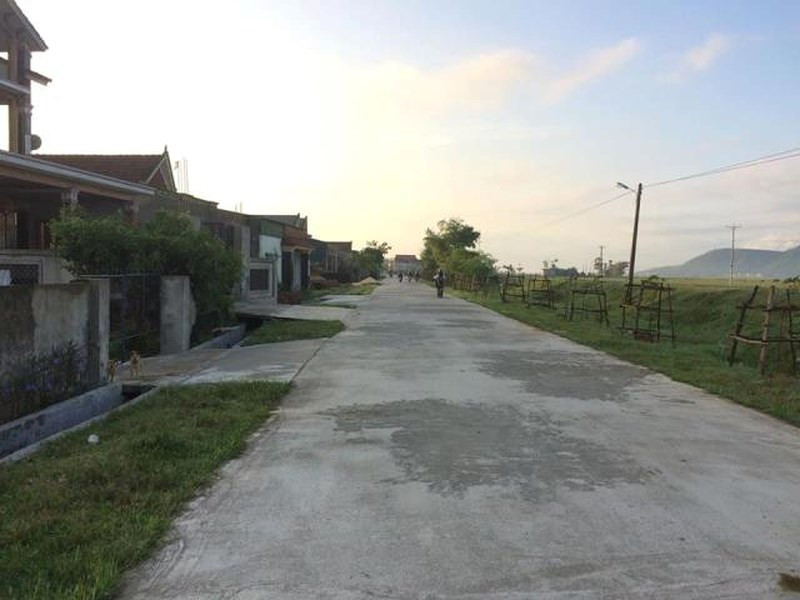 Do quá hoảng loạn, nhiều người dân xã Kỳ Phú đã chảy ra khỏi nhà.