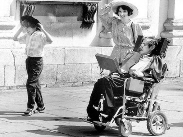Tình yêu của ông hoàng vật lý Stephen Hawking và vợ Jane Wilde - khi phép màu là có thật ảnh 4