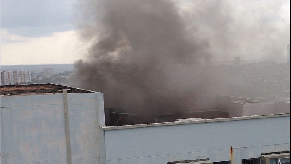 Đám cháy xuất phát ở tầng 12. ẢNH: VĂN TIẾN.