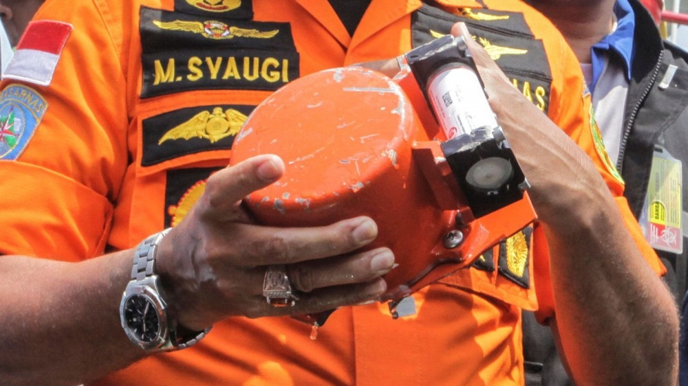 Chiếc hộp đen thứ hai hiện vẫn đang được tìm kiếm để xác định nguyên nhân thực sự của tai nạn.