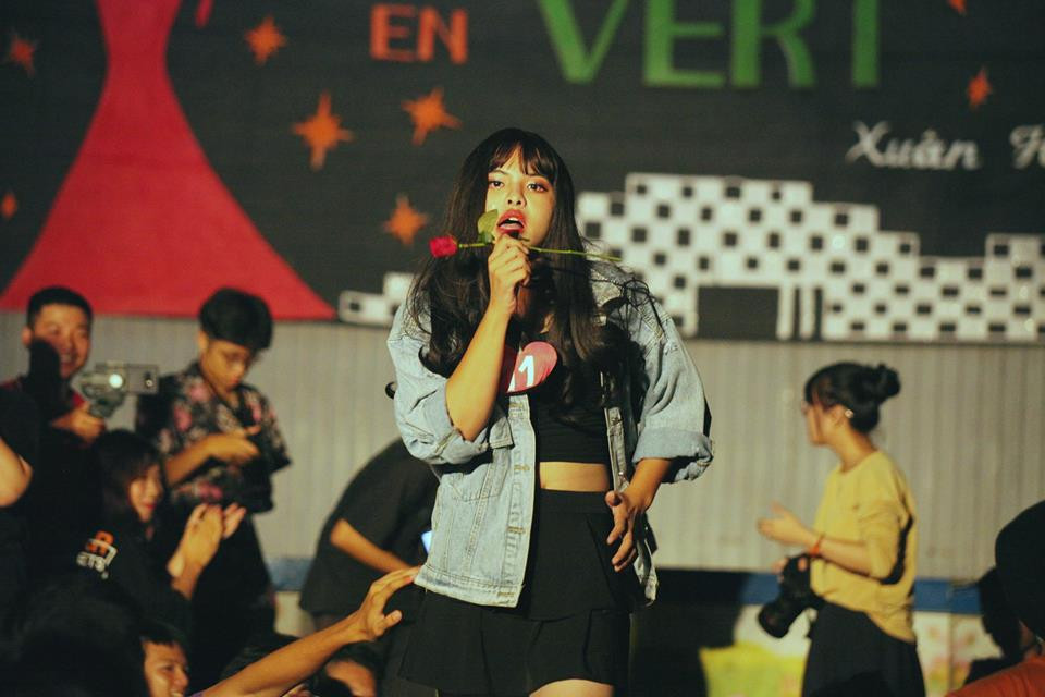 SBD 11 có thần thái tự tin được ví như "bản sao" của Tú Hảo.