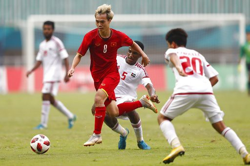 Văn Toàn đã rời sân nhường chỗ cho Minh Vương.