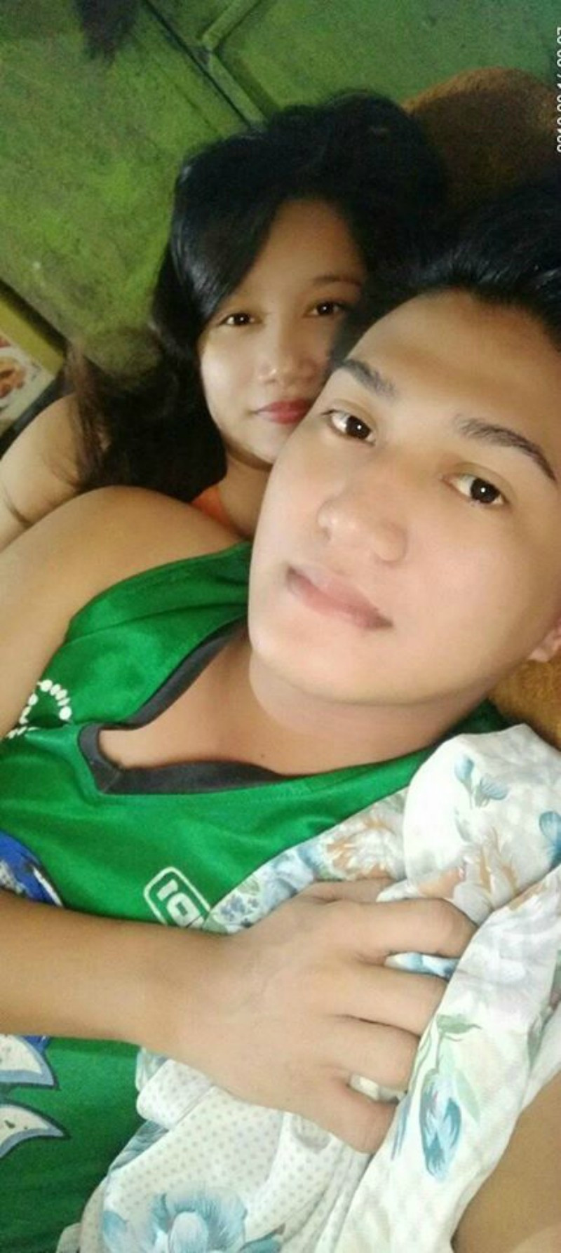 Từ bạn bè, cặp đôi đã yêu nhau sau những lần nhắn tin tâm sự.