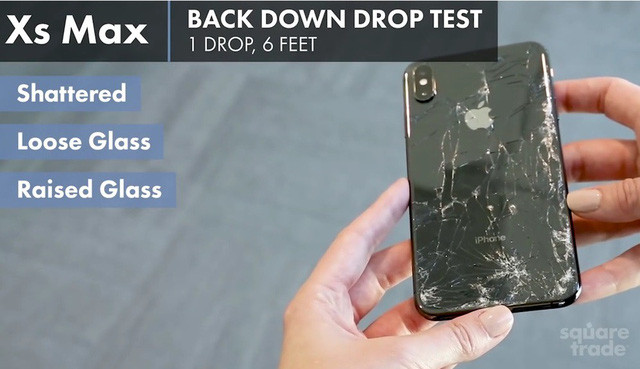 ... và XS Max vỡ vụn sau khi thử thả rơi tự do từ độ cao 1,8m xuống nền cứng.