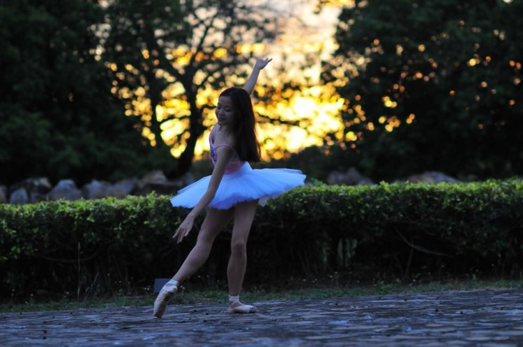 Gặp cô gái trong bộ ảnh múa ballet đẹp say lòng trên đường phố Mỹ gây sốt mạng ảnh 16