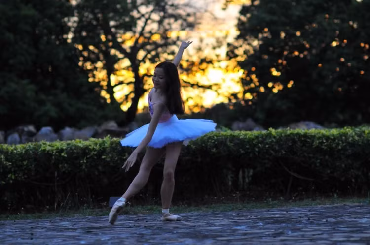 Gặp cô gái trong bộ ảnh múa ballet đẹp say lòng trên đường phố Mỹ gây sốt mạng ảnh 16