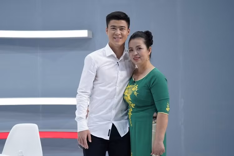 Mẹ Duy Mạnh tin Việt Nam vô địch AFF Cup 2018.