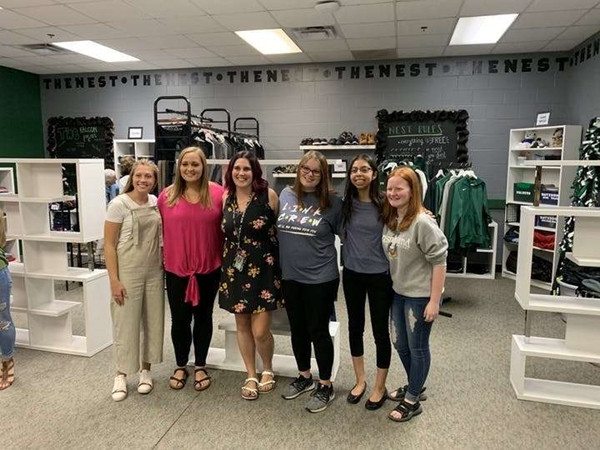 Đội ngũ xây dựng và hỗ trợ quản lý “Cái Tổ”.