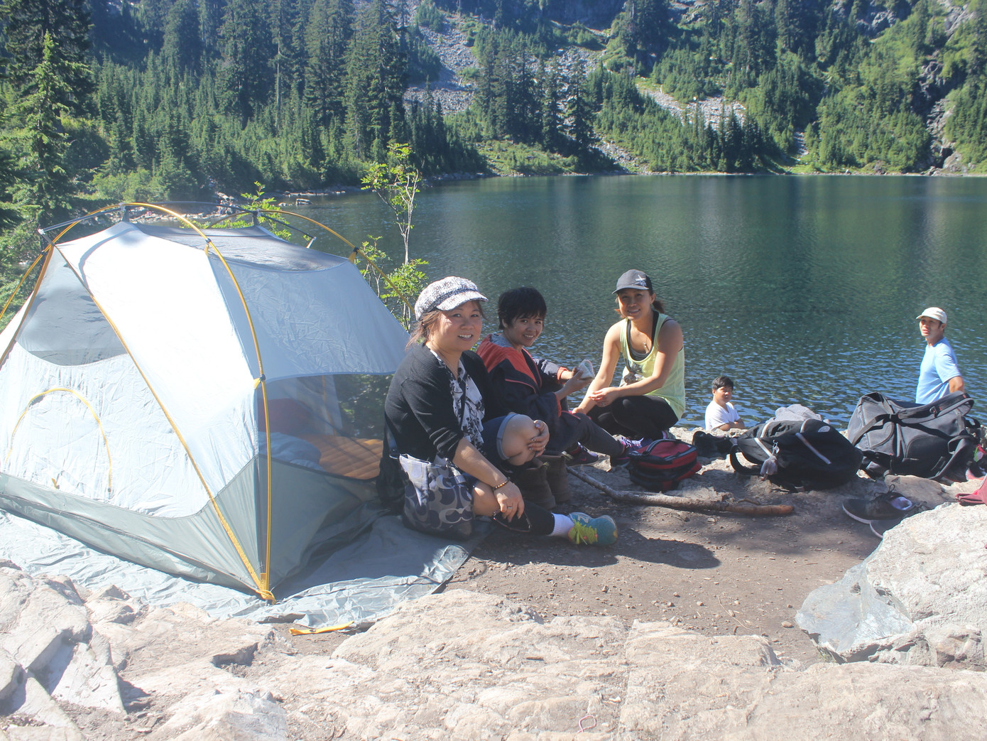 Bữa trưa bên hồ