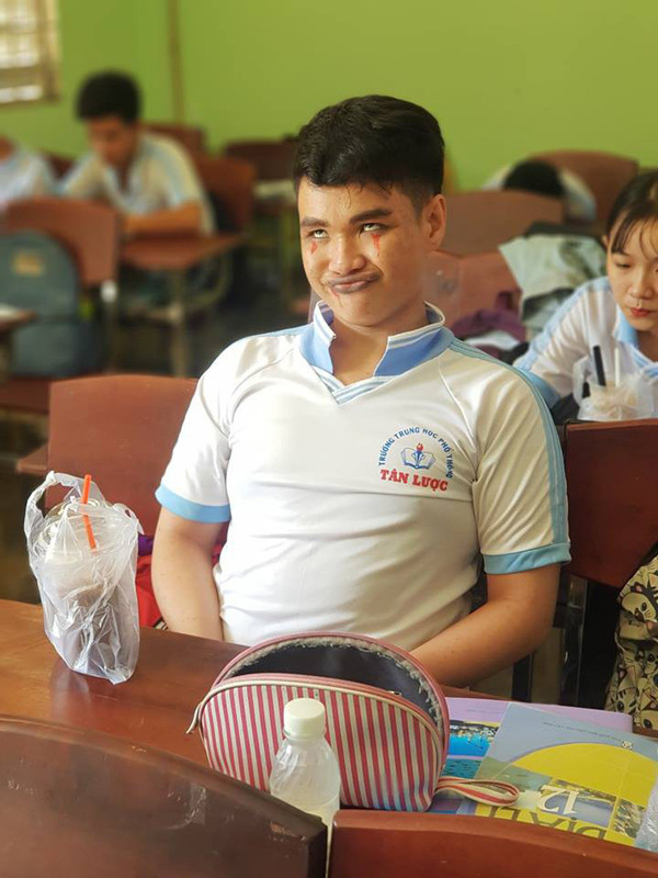 Không chỉ hóa trang mình còn cố gắng biểu cảm sao cho tốt. (Ảnh: Vy Vy)