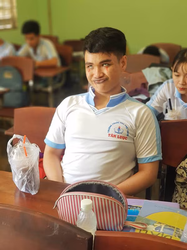 Không chỉ hóa trang mình còn cố gắng biểu cảm sao cho tốt. (Ảnh: Vy Vy)