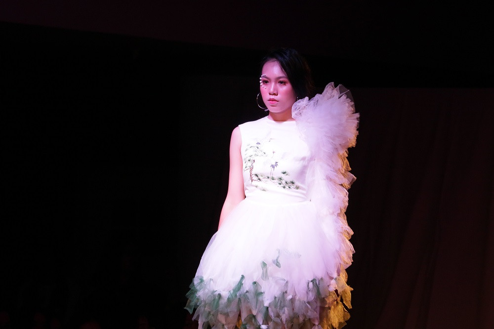 Những bộ trang phục được các bạn học sinh tự tay chuẩn bị, tỉ mỉ đến từng chi tiết.