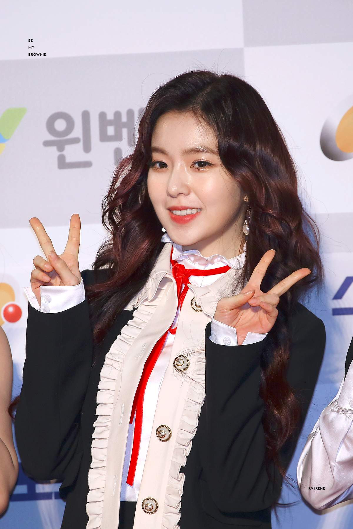 Kể cả khi mặc "đụng hàng", Red Velvet và BLACKPINK vẫn tạo ra phong cách hoàn toàn khác biệt ảnh 3