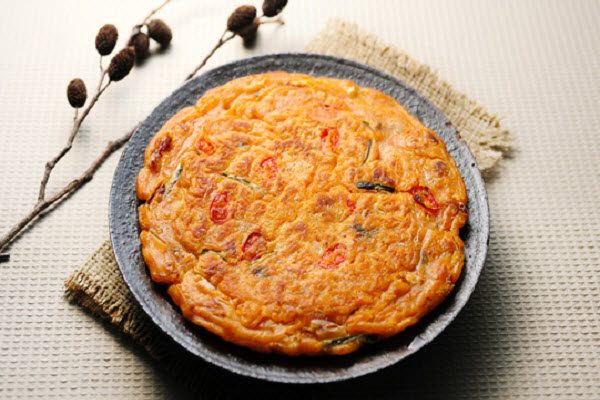 Bánh xèo kim chi hải sản hay còn gọi là kimchijeon