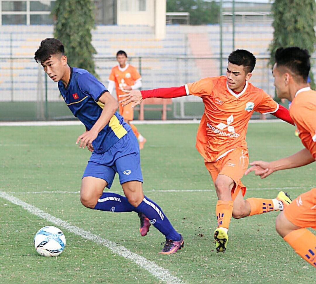 Ở trên sân bóng, Nhâm Mạnh Dũng là một tiền đạo khá nhiều tiềm năng.