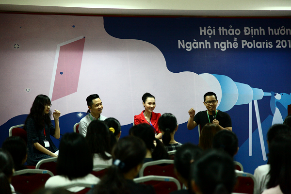 Chị Nguyễn Minh Hà (MC Cà phê Sáng), anh Đỗ Xuân Khoa (Founder Markus Marketing) và anh Hoàng Đức Minh (Forbes 30Under30) đã đến tọa đàm.