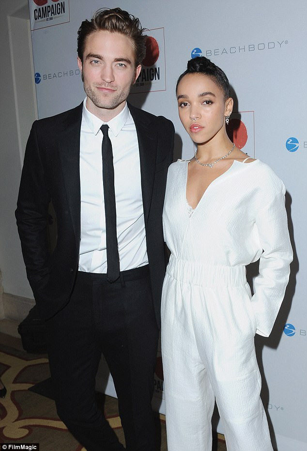 Robert Pattinson và nữ ca sĩ FKA Twigs.
