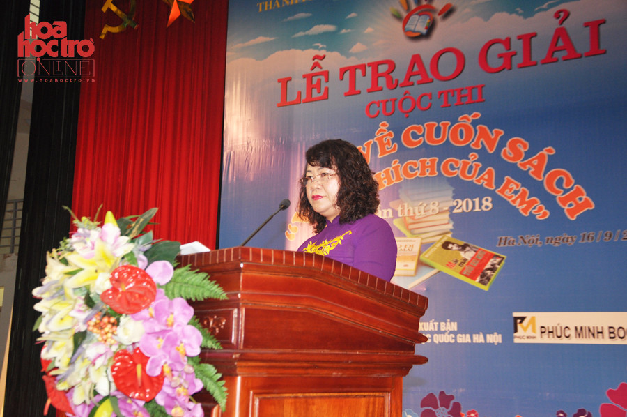 Cô Trần Thị Thu Hằng phát biểu tổng kết cuộc thi lần thứ 8.