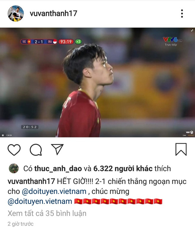 Tiền vệ Vũ Văn Thanh cũng gửi lời chúc mừng chiến thắng của các đàn em. "Hết giờ! 2-1, chiến thắng ngoạn mục cho đội tuyển Việt Nam", anh viết.