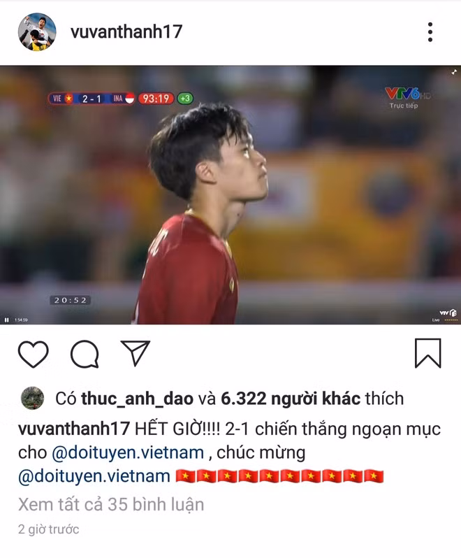Tiền vệ Vũ Văn Thanh cũng gửi lời chúc mừng chiến thắng của các đàn em. "Hết giờ! 2-1, chiến thắng ngoạn mục cho đội tuyển Việt Nam", anh viết.