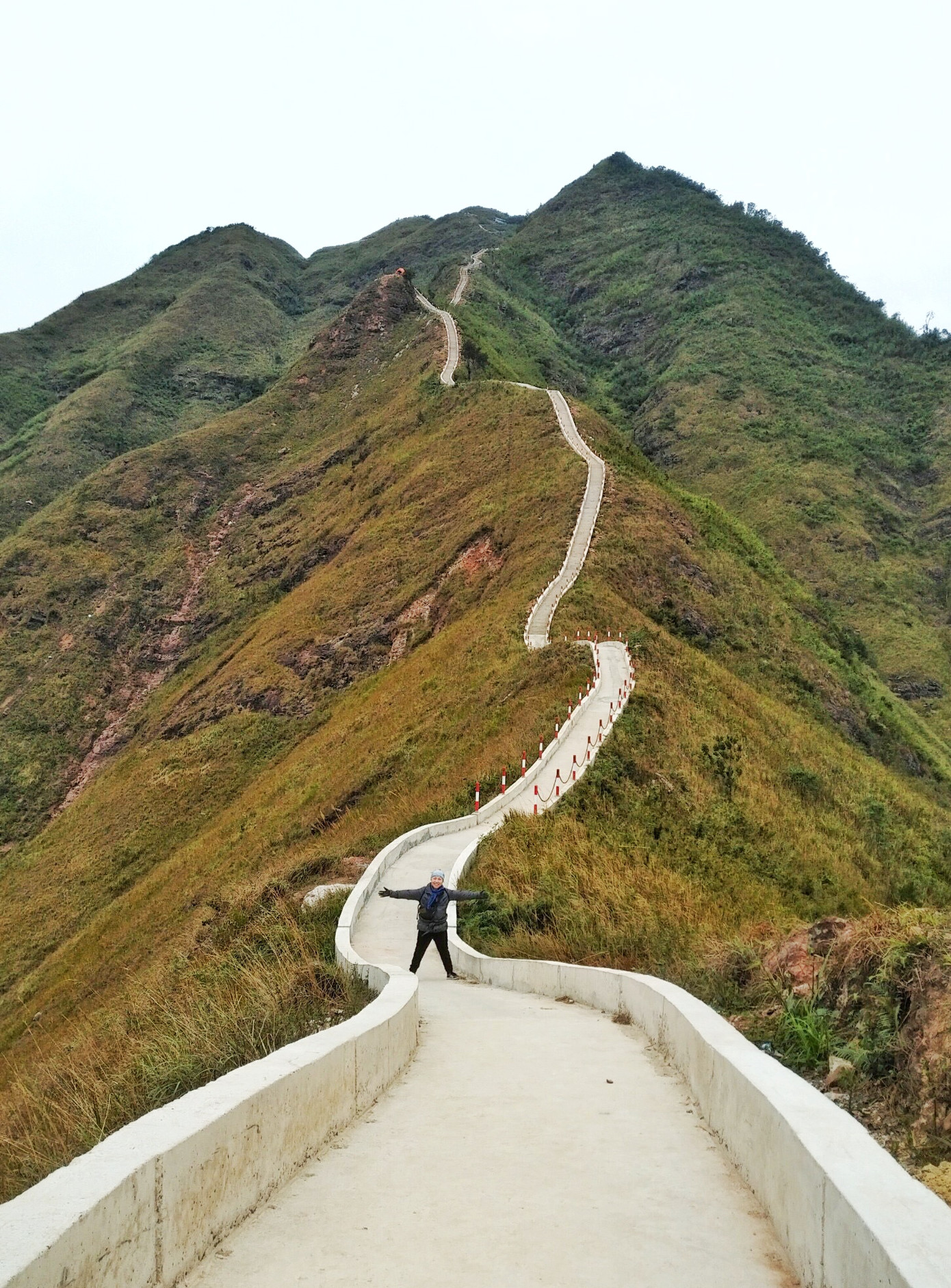 Mênh mang hùng vĩ.