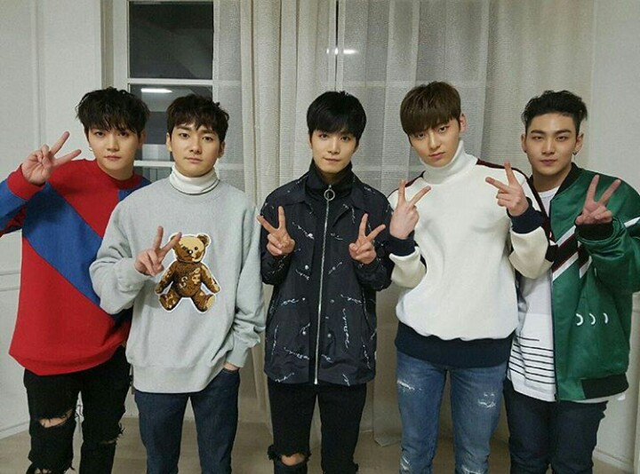 Mọi người đều sốt ruột chờ ngày Minhyun về với NU'EST