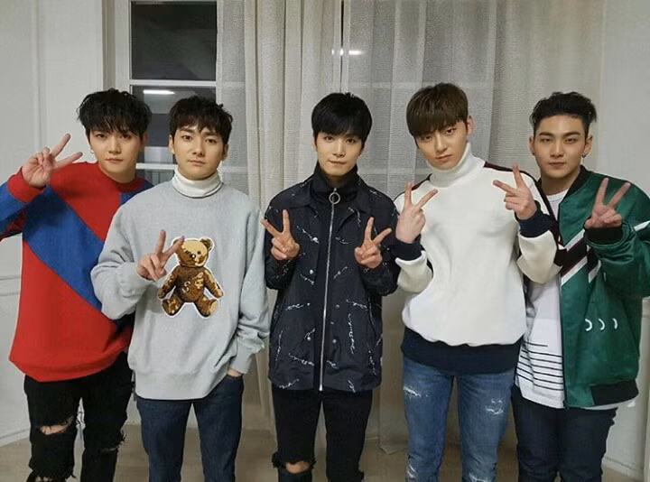 Mọi người đều sốt ruột chờ ngày Minhyun về với NU'EST