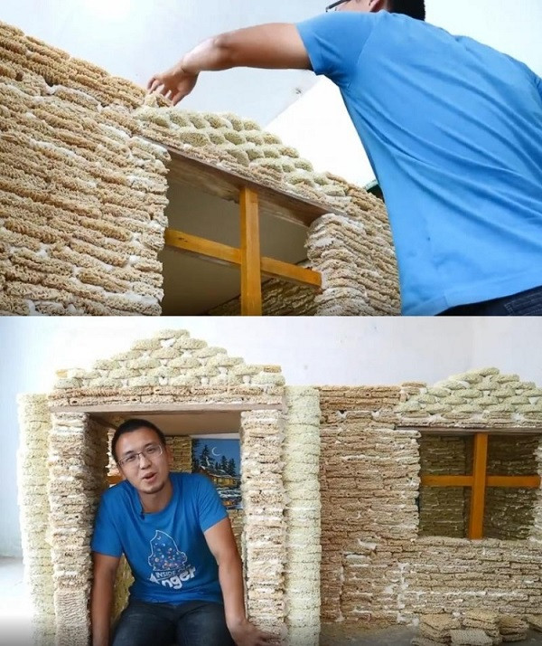 Hào hứng vì con sắp chào đời, Zhang liền xây hẳn một ngôi nhà đồ chơi bằng mì gói cho con. Hào hứng vì con sắp chào đời, Zhang liền xây hẳn một ngôi nhà đồ chơi bằng mì gói cho con.