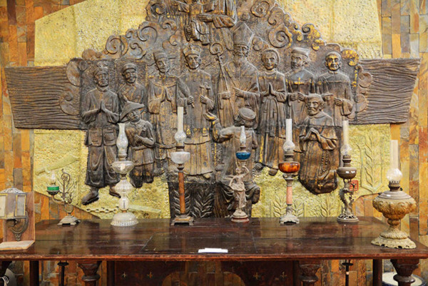 Ngoài đèn Việt Nam, một vài đèn cổ các nước Pháp, Đức, Ấn Độ,… TK XIX – XX cũng được trưng bày.