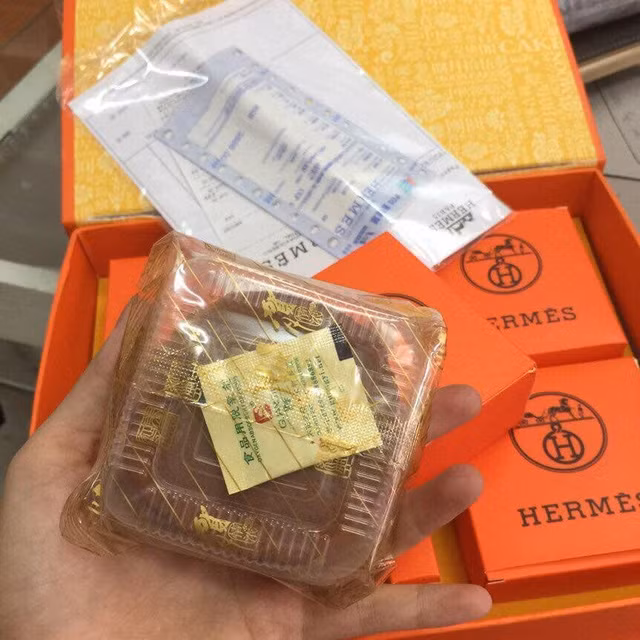 Bao bì bên trong hoàn toàn là chữ Trung Quốc. Ảnh: Hồng Vân.