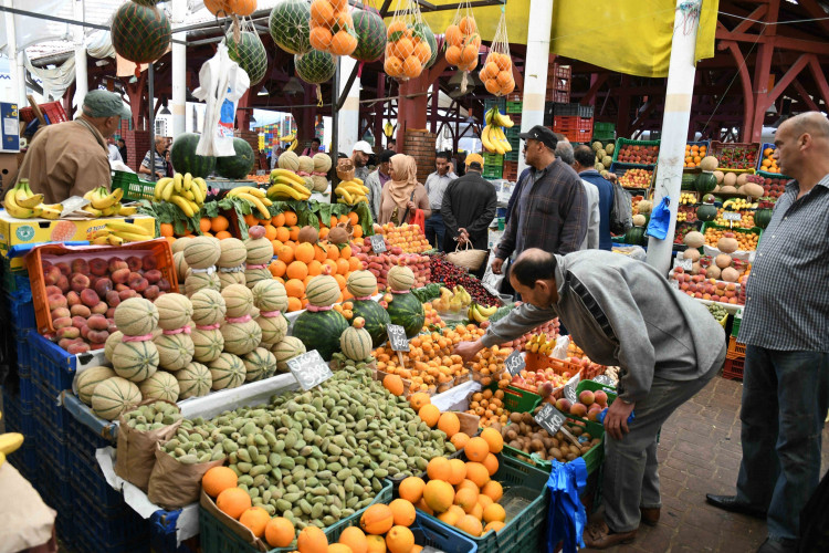 Các gia đình giàu có sẽ tổ chức ăn uống linh đình cả đêm.