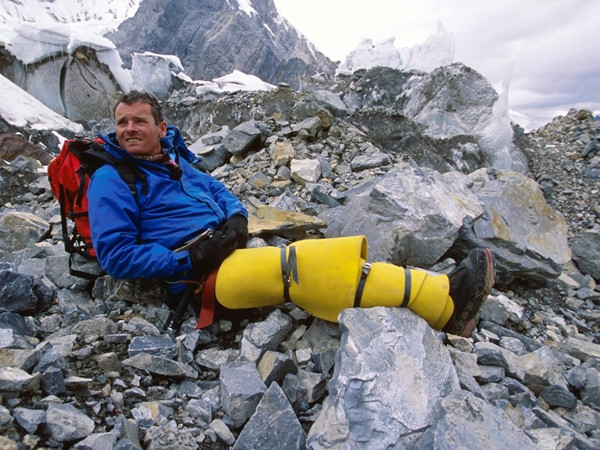 Nhà leo núi Joe Simpson.