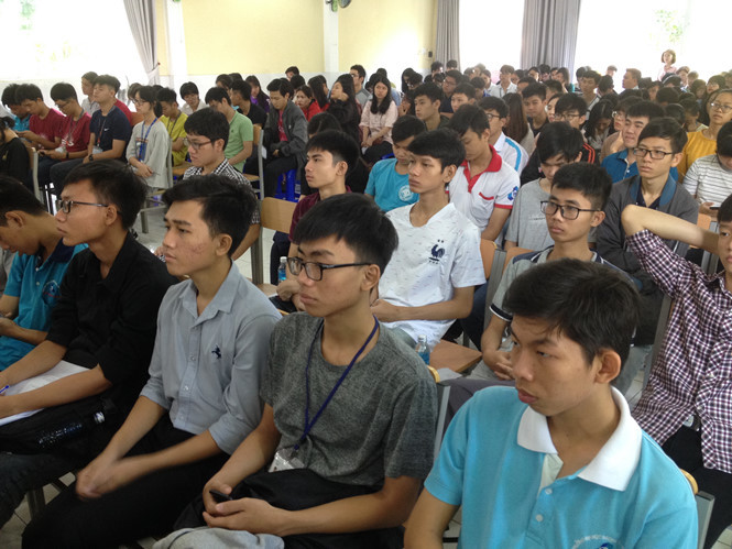 Đông đảo sinh viên tham gia hội nghị. ẢNH: NAM - THANH.