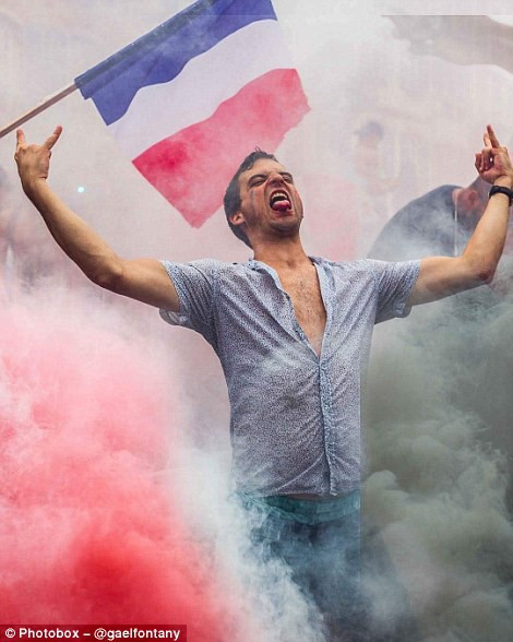 Một cổ động viên bóng đá của Pháp trong trận chung kết năm 2018.