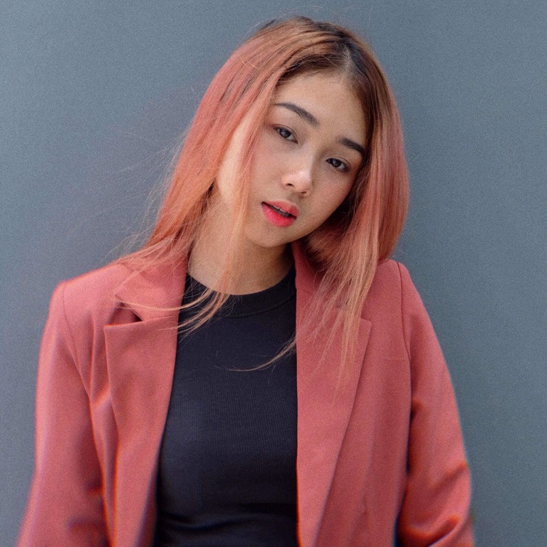 Sau khi rời khỏi nhà chung, cả hai thường xuất hiện bên nhau với những bộ đồ cặp thể hiện rõ niềm hạnh phúc khi tìm kiếm được tình yêu thực sự đời mình.