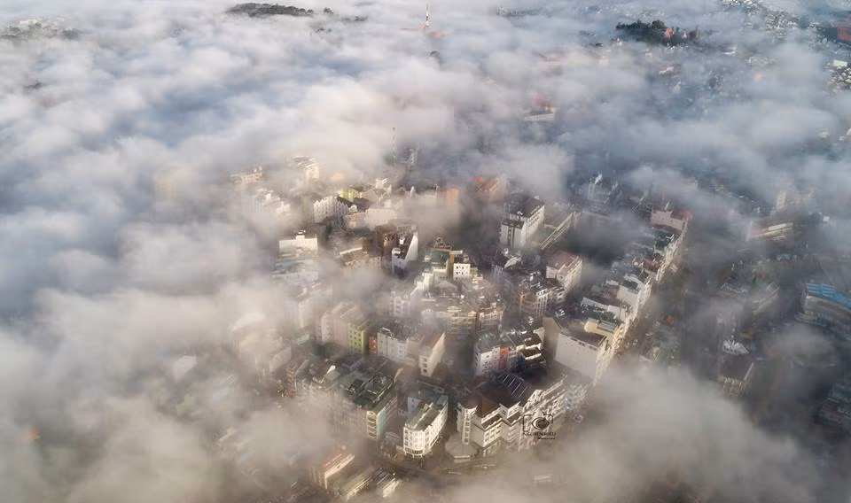 Thành phố mờ sương khiến Đà Lạt như mang vẻ đẹp của chốn bồng lai tiên cảnh