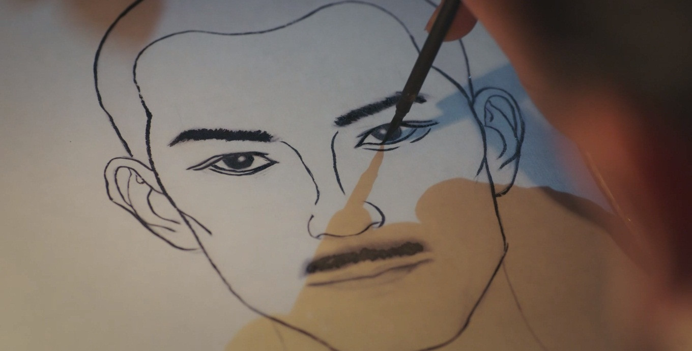 Hàng ngày cô chỉ biết vẽ tranh Càn Long treo đầy phòng để ngắm.