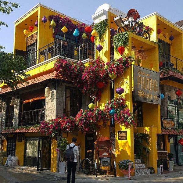 Bánh mỳ Phượng nổi bật cả một khu phố ở Hàn Quốc. (Ảnh: @_bbbbbnam)