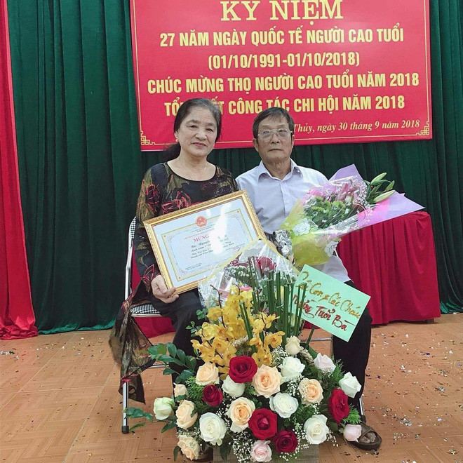 Hai ông bà rất tình cảm.