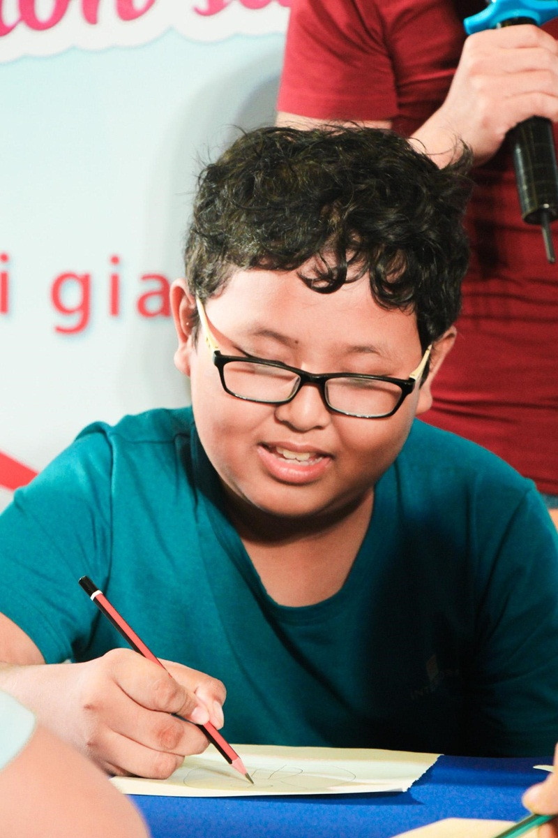 Các khán giả nhí nhưng cực khéo tay khiến cho mọi người đều phải trầm trồ