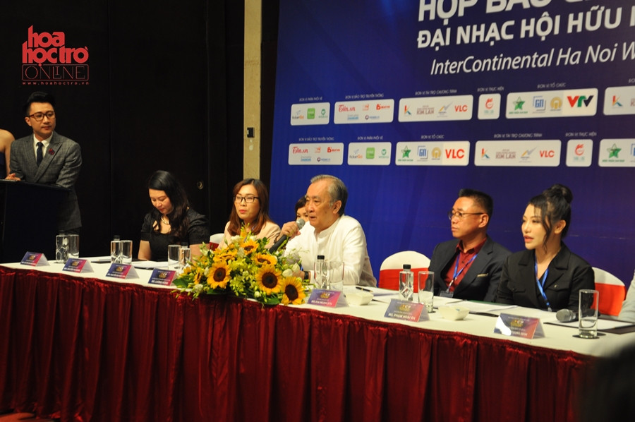 Ông Lương Hùng cũng cho biết thêm rằng tất cả công tác hậu cần đã chuẩn bị đầy đủ. Ông Lương Hùng cũng cho biết thêm rằng tất cả công tác hậu cần đã chuẩn bị đầy đủ.