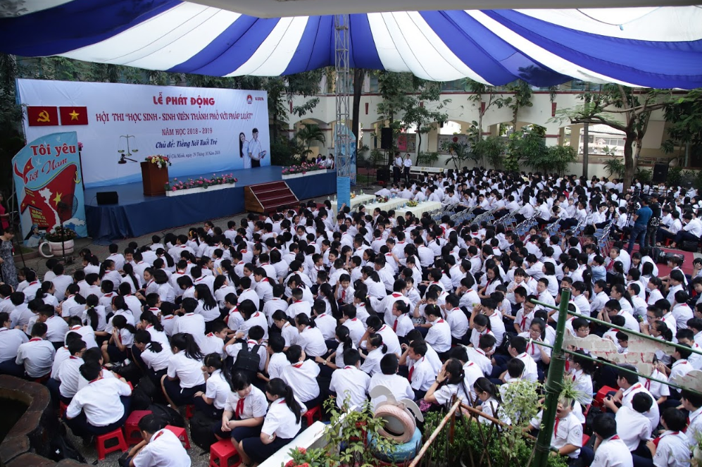 Đông đảo các bạn học sinh - sinh viên tham gia buổi Lễ phát động Hội thi