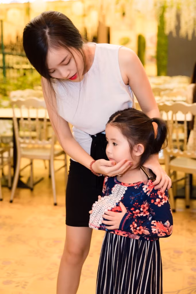 Nghệ sĩ Gia Bảo hạnh phúc bên con gái và em gái Bảo Ngọc tại sự kiện ảnh 3
