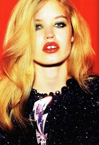 Georgia May Jagger - con gái thủ lĩnh nhóm Rolling Stones Mick Jagger cũng rất biết cách biến hàm răng 